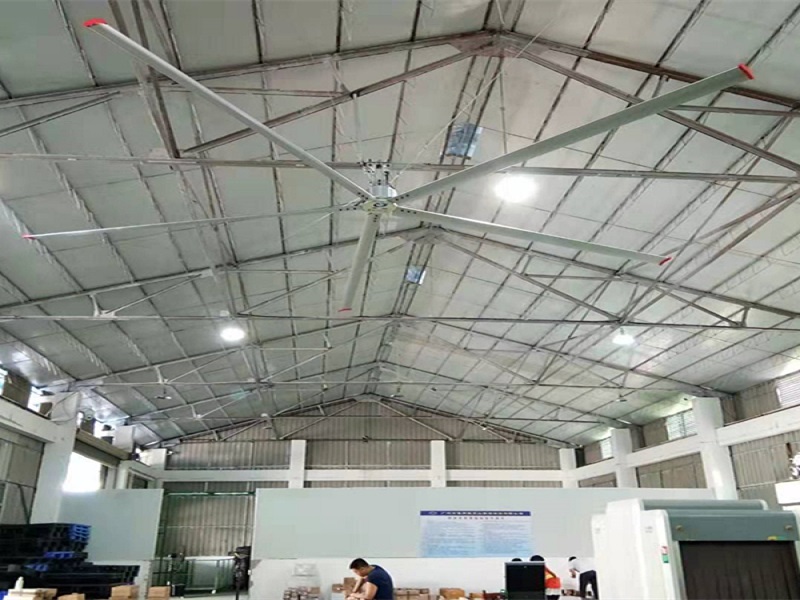 ورشة التبريد مع مروحة سقف كبيرة ، بسرعة حل مشكلة التبريد في المصنع